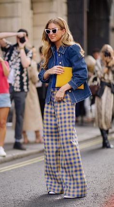 Vouge Style Outfit, Maximalist Fashion Outfits, Unique Office Outfits Women, Whimsical Street Style, Fun Office Wear, Business Professional Outfits Colorful, London Street Style Spring 2023, Whimsical Professional Outfit, Maximalist Professional Outfits