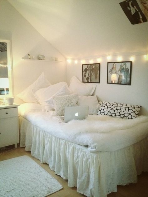 Very simple yet cute bedroom idea :) Girl Bedrooms, Teen Beds, Bathroom Theme, Hiasan Bilik Tidur, Cute Bedroom Ideas, Sleepy Time, Hiasan Bilik, White Bed, Bilik Tidur