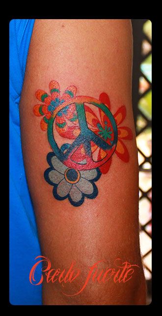 realistic tattoo #hippy tattoo #flowera tattoo Hippie Flower Tattoos, Tie Dye Tattoo, Hippy Tattoo, Cute Disney Tattoos, Arm Cover Up Tattoos, Peace Sign Tattoos, Peace Tattoos, Tiny Tats, Hippie Tattoo