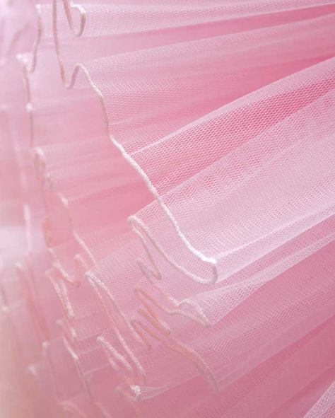 Couture, How To Iron Tulle, How To Hem Tulle Fabric, Sewing Netting, Tool Fabric, Butterfly Legs, Diy Tulle Skirt, Netting Fabric, 1950s Fabric