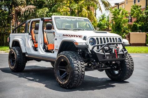 Wrapped Jeep Gladiator, Jeep Truck Gladiator Lifted, 2023 Jeep Gladiator, Jeep Gladiator White, Jeep Gladiator Lifted, Jeep Gladiator Interior, White Jeep Gladiator, Keep Gladiator, Jeep Truck Gladiator