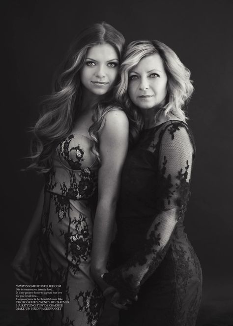 Mother daughter Strong Makeup, Mother Daughter Photography Poses, Mom Daughter Photography, Mom Daughter Photos, Mother Daughter Poses, Daughter Photo Ideas, Mother Daughter Pictures, Mother Daughter Photoshoot, Mother Daughter Photos