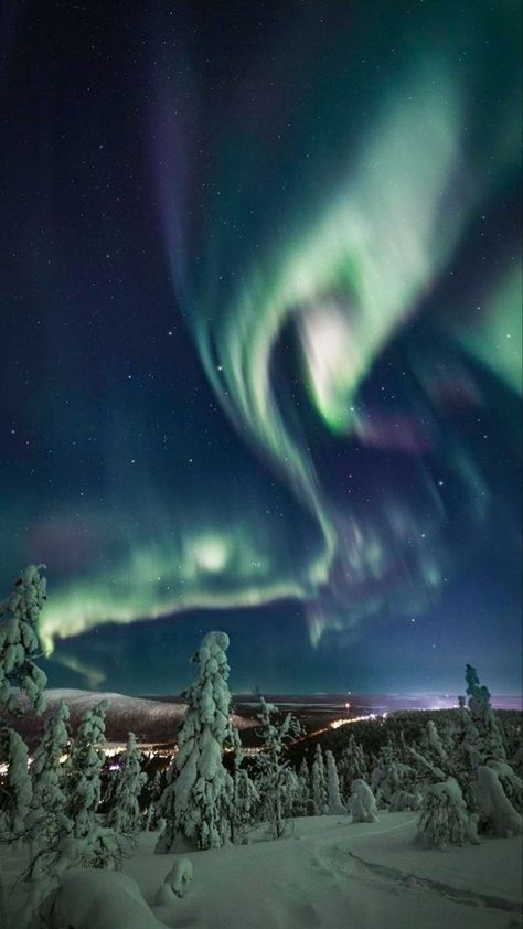 Aurora Borealis Finland, Aurora Borealis Wallpaper, Northern Lights Photography, Northen Lights, Aurora Borealis Northern Lights, Dream Travel Destinations, الرسومات اللطيفة, Pretty Places, Dream Destinations