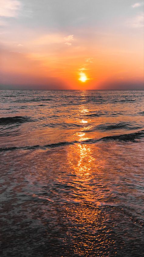 Nature, Sunrise Over The Ocean, Sunrise Ocean Aesthetic, Sunrise Over Ocean, Cadeau St Valentin, Sea Sunrise, Ideal Aesthetic, Ocean Sunrise, Water Watch