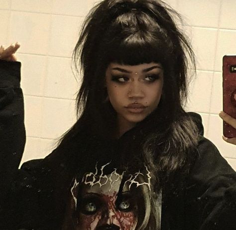 #aesthetic #alternative #alt #emo #grunge #dark #black #blackgirls #altblackgirls #egirl #blackegirl #style Alt Black Woman, Black Woman Hairstyle, Afro Goth, Afro Punk Fashion, Emo Grunge, Gothic Hairstyles, Goth Hair, Alternative Makeup, Goth Women