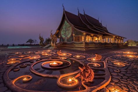 Wat Sirintorn Wararam temple in Ubon Ratchathani, Thailand.  By  Korawee Ratchapakdee. Mundo Hippie, Buddhist Architecture, Ubon Ratchathani, Temple Of Light, Buddhist Shrine, Temple Architecture, Destination Voyage, Buddhist Temple, Weekend Fun