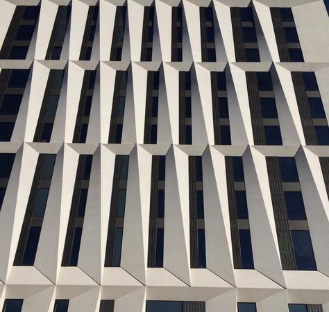 Facade Design Pattern, Grc Facade, Geometric Facade, Pattern Architecture, Architecture Window, Fasad Design, Facade Pattern, Building Skin, Hotel Facade