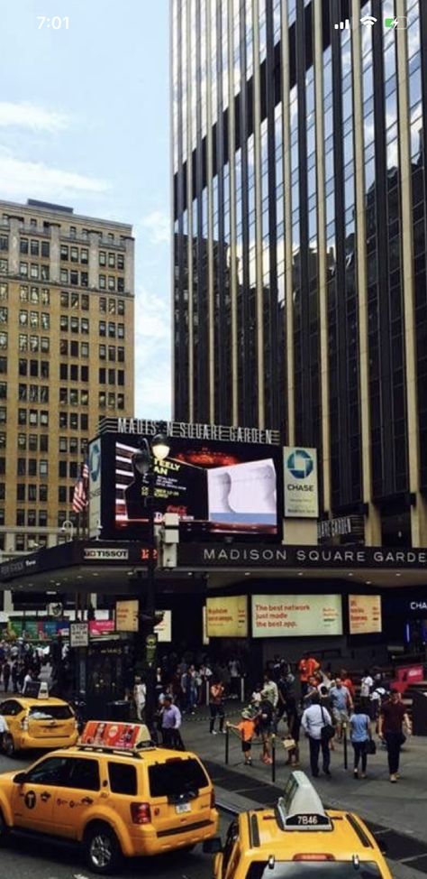 New York Madison Square Garden, Fit School New York, Madison Square Garden Aesthetic, September Asethic, Madison Square Garden Concert, Nyc Xmas, Midnight Song, Nyc Vacation, City Folk