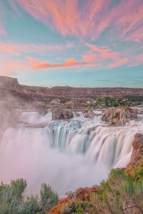 11 Best Things To Do In Idaho Idaho Landscape, Things To Do In Idaho, Explore Idaho, Idaho Vacation, Idaho Adventure, Vacay Ideas, Visit Idaho, Idaho Travel, Craters Of The Moon