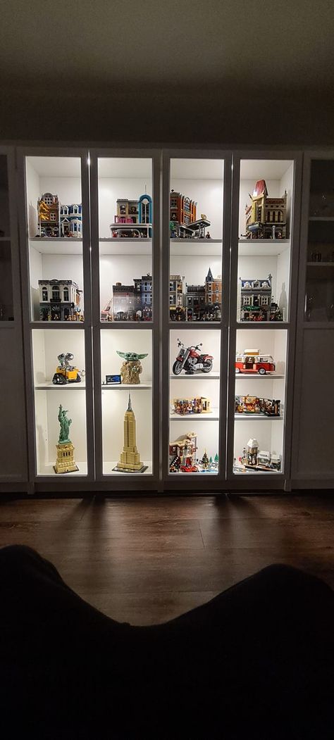 Lego Vitrine, Lego Regal, Lego Set Display, Vitrine Ikea, Lego Shelf, Lego Shelves, Display Lego, Lego Room Ideas, Deco Lego