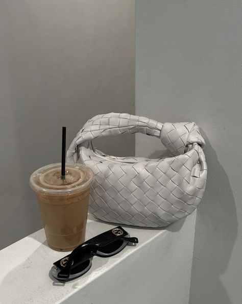 @paudictado / minimal / neutral / Bottega Veneta bag / Mini Jodie / white Mini Jodie Outfit, Botega Bag, Bottega Jodie, Bottega Veneta Jodie Bag, Bottega Veneta Jodie Mini, Mini Jodie Bag, Bottega Bag, Bottega Veneta Jodie, Mini Jodie