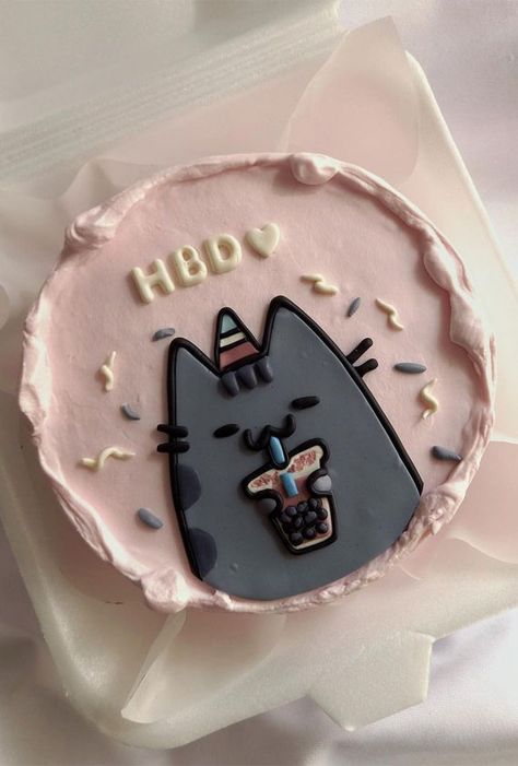 Cute Small Birthday Cakes For Women, Trendy Birthday Cakes 2023, Cute Birthday Cakes Ideas, Birthday Cake Cat Aesthetic, Small Birthday Cakes Ideas, New Birthday Cake Trends 2023, Cute Bday Cake Ideas, Cute Small Cake Aesthetic, Cat Cakes Birthday For Cats