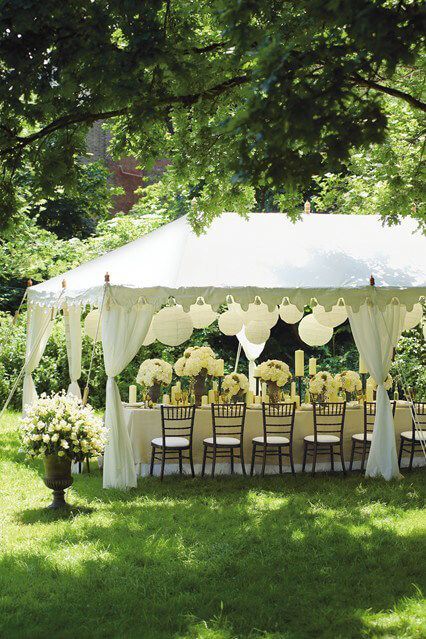 Marquee Decoration, Wedding Tent Decorations, Garden Marquee, Deco Champetre, Tent Set Up, Tent Decorations, Wedding Tent, Outdoor Wedding Reception, Tables And Chairs