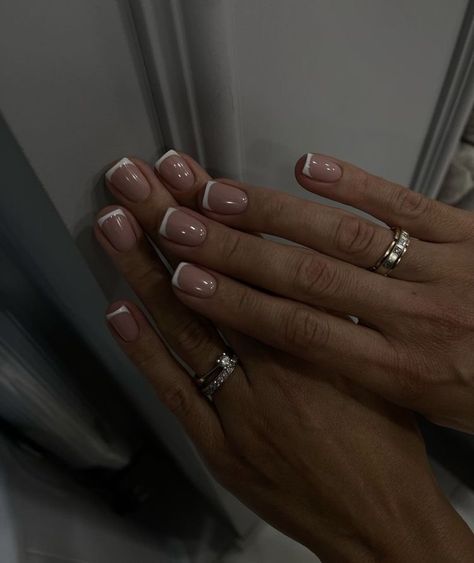 Soft French Tip Nails, Manicure Nail Ideas, Manicure Classy, French Dip Nails, Classy Manicure, Sqaure Nails, Short French Tip, Nail Ideas Acrylic, Nails 2023 Trends