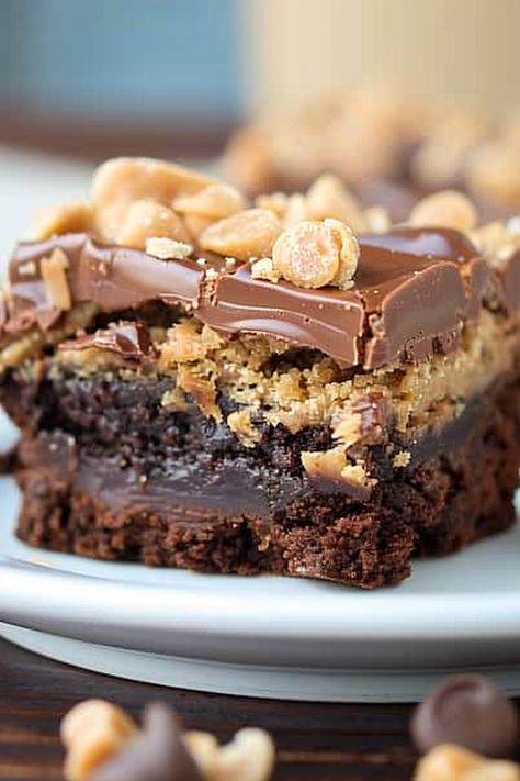 Turtle Buckeye Brownies Pie, Buckeye Desserts, Crazy Brownies, Buckeye Dessert, Buckeye Brownies Recipe, Buckeye Brownie, Gourmet Brownies, Yummy Brownies, Recipe Brownies