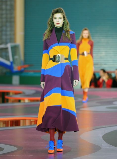 Roksanda Ilincic F/W Couture, Split Complementary Outfit, Complementary Colors Fashion, Double Complementary Colors, Split Complementary Colors, Split Complementary, Coordinates Outfits, Roksanda Ilincic, Fire Flower