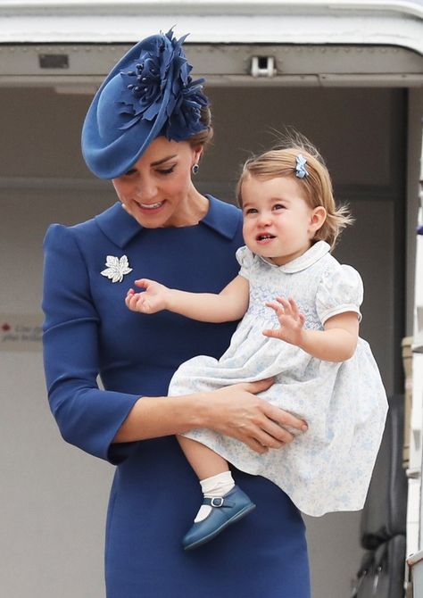 Charlotte e George roubam a cena na chegada real ao Canadá Prințesa Diana, Duchesse Kate, Düşes Kate, Princesa Charlotte, Herzogin Von Cambridge, Prince William Et Kate, Looks Kate Middleton, Prince William Family, Duchesse Catherine