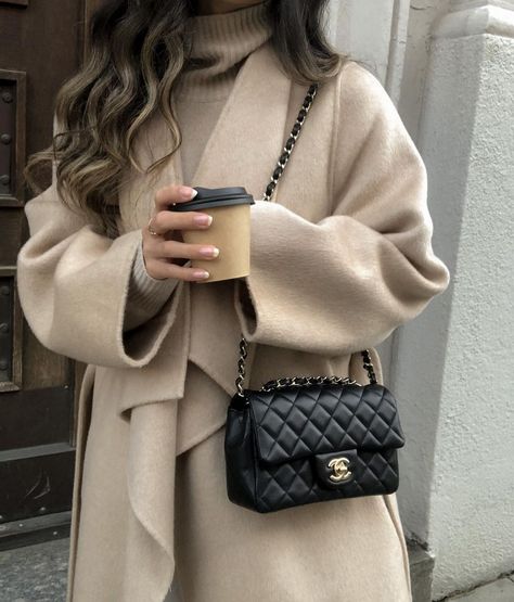 Chanel Flap Outfit, Chanel Bag Winter Outfit, Chanel Bag Flap, Chanel Mini Classic Bag, Luxury Purses Chanel, Classic Chanel Bag Outfit, Small Designer Handbags, Mini Chanel Bag Outfit, Small Chanel Flap Bag