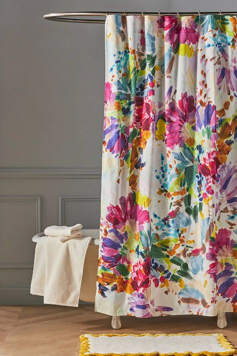 Cloaked with abstract blooms in pigment-popping hues, this organic cotton shower curtain whisks an artful touch to your bathroom interior. Fabric Shower Curtains Bathroom, Shower Curtain Abstract, Bathroom Bright Colors, Beautiful Shower Curtains, Colorful Guest Bathroom, Boho Shower Curtain Ideas, Colorful Bathroom Ideas Bright, Anthropologie Home Decor Inspiration, Colorful Bathroom Ideas