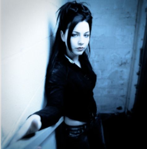 The Perfect Girl Music, Evanscene Aesthetic, Amy Lee Fallen, Goth Words, Amy Lee Aesthetic, Fallen Evanescence, Amy Lee Icons, Evanescence Aesthetic, Estilo Emo