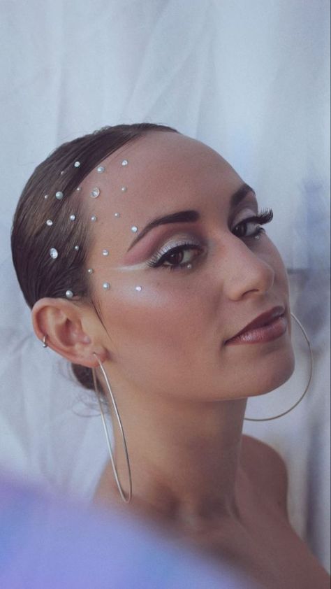 Ballet Dancer Makeup, Mirror Ball Makeup, Mirrorball Makeup, Euphoria Aesthetic Photoshoot, Dance Makeup Looks, Pearl Makeup Looks, Carnaval Aesthetic, Harry Styles Makeup, Dance Competition Makeup