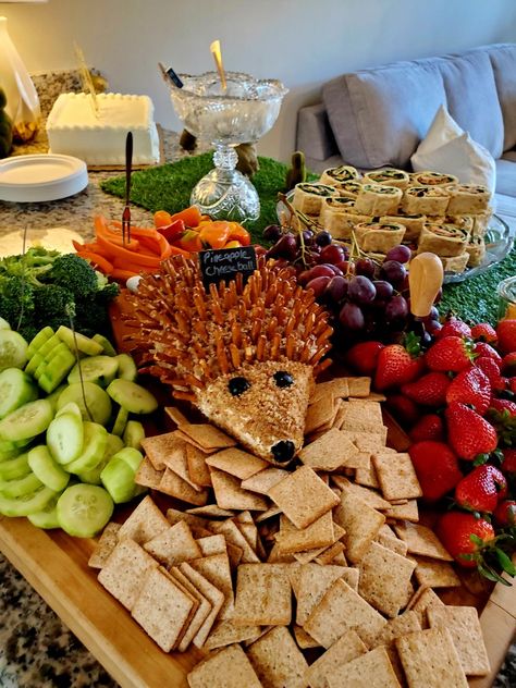 Woodland Animal Veggie Tray, Woodland Theme Veggie Tray, Enchanted Forrest Baby Shower Ideas, Porcupine Cheeseball Woodland Party, Charcuterie Board Woodland Theme, Woodland Themed Appetizers, Woodsy Appetizers, Woodland Veggie Tray Ideas, Woodland Picnic Party