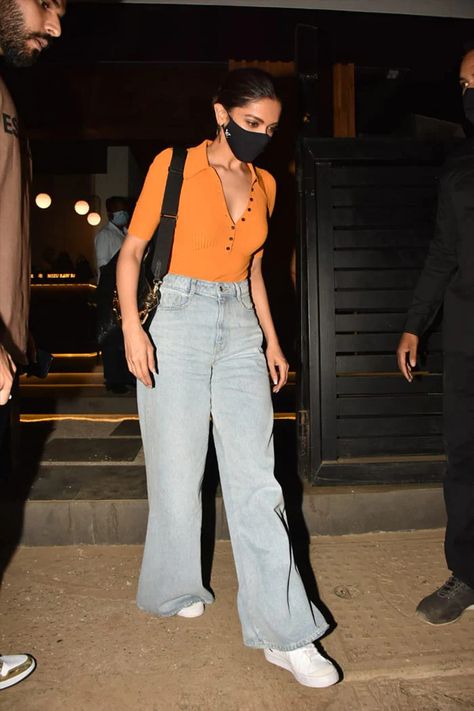 Actress Casual Look, Basic Celebrity Outfit, Deepika Outfits Casual, Celeb Casual Outfits, Deepika Casual Outfits, Deepika Padukone Outfits Casual, Indian Celebrity Outfits Casual, Deepika Padukone Casual Outfits, Deepika Padukone Style Casual