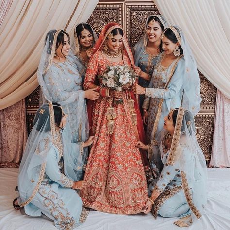 Desi Bridesmaids, Indian Wedding Bridesmaids, Bridesmaid Indian, Bridesmaid Dresses Indian, Wedding Posing, Bridesmaid Photoshoot, Indian Bridesmaid Dresses, Indian Bridesmaids, Indian Bridesmaid