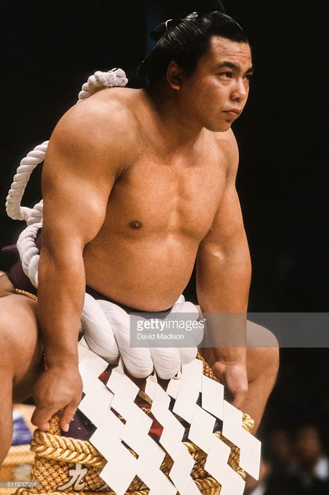 Chiyonofuji Mitsugu, born as Akimoto Mitsugu, appears in a ceremony before a match during the 1983 Kyushu Basho sumo wrestling tournament held in November 1983 at the Fukuoka Kokusai Center in Fukuoka, Japan. Sumo Wrestler, Wrestling Tournament, Japanese Traditional Clothing, Man Anatomy, Fukuoka Japan, Body Sketches, Martial Arts Styles, Combat Art, Anatomy Poses