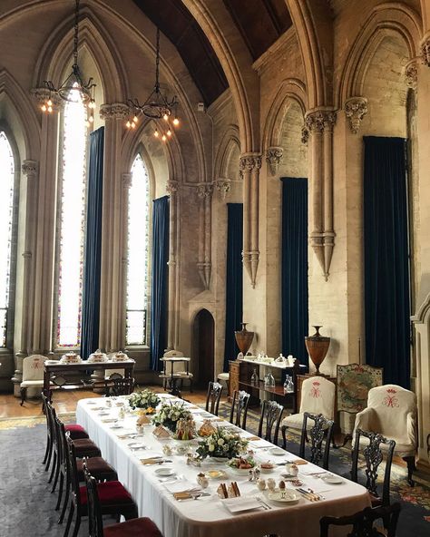 Castle Dining Table, Irish Castle Interior, Castle Dining Room Aesthetic, English Manor Dining Room, Arundel Castle Interior, Medieval Castle Kitchen, Victorian Home Dining Room, Vampire Breakfast, Victorian Castle Interior