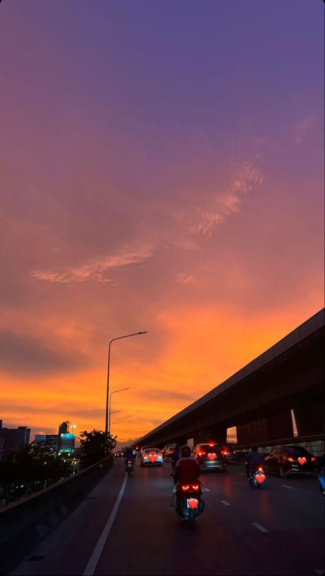 #wallpaper #sky #sunset #highway Sunset Road Wallpaper, Highway Sunset Aesthetic, Highway Wallpaper, Highway Aesthetic, Highway Sunset, Sunset Highway, Trip Aesthetic, Sunset Road, Wallpaper Sky