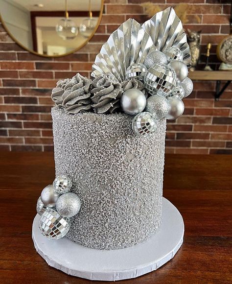 I so wish I had a silver cake board for this cake (I really dropped the ball 😂😂💀) My daughter and her friends surprised their friend (who… | Instagram Silver Glitter Cake Birthday, Platinum Birthday Cake, Disco Ball Cake Birthdays, Glitter Ball Cake, Disco Ball Cake Ideas, Silver Cake Birthday, Mirrorball Cake, Silver Cake Ideas, Glitter Themed Party