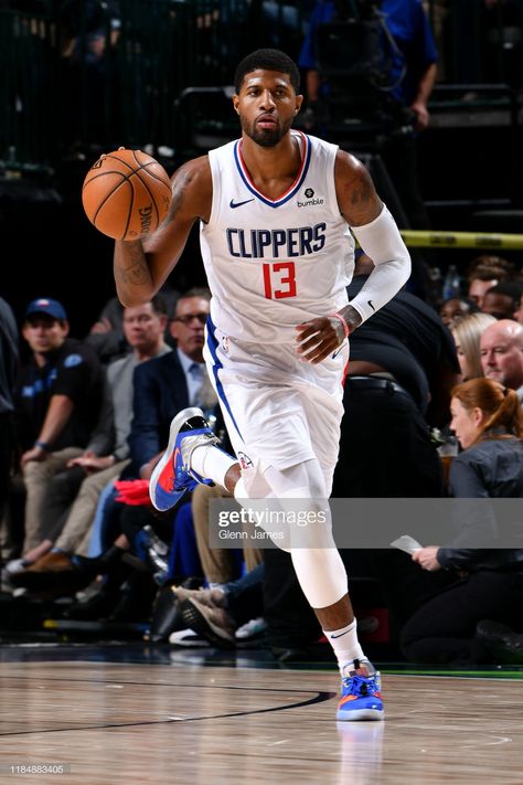 News Photo : Paul George of the LA Clippers handles the ball... American Airlines Center, Paul George Wallpapers, Paul George Clippers, Westbrook Shoes, Ronaldo Ronaldinho, La Clippers, Nba Wallpapers, Basketball Star, Paul George
