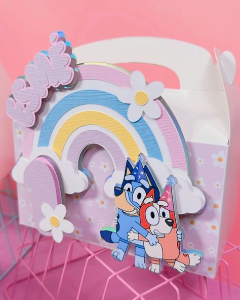 Bluey Gable Boxes ☺️💗 Give your kids’ birthdays a magical touch with our gable boxes. 🎉✨ Make their celebrations unforgettable with our charming decoration options. #CelebrateInStyle #caketopper #caketoppershaker #3Dcaketopper #gableboxes #3Dgableboxes #partyfavors #custompartyfavors #custompartydecor #kidsbirthdayparty #pringlesshaker #personalizedpringles #customchipcans #chipbags #coloringbooks #customcoloringbooks #customplates #customutensils #customcups #custompartyfavors #partyfavo... Bingo Party, 3d Cake Toppers, Bluey Birthday, Custom Party Favors, Custom Plates, Gable Boxes, Custom Cups, Chip Bags, Party Girl