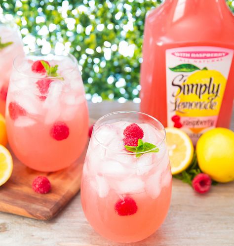 Rasberry Lemonade, Pink Lemonade Punch, Raspberry Lemonade Punch, Lemonade Cocktails, Baby Shower Cocktails, Summer Mocktail, Simply Lemonade, Lemonade Punch, Sparkling Lemonade