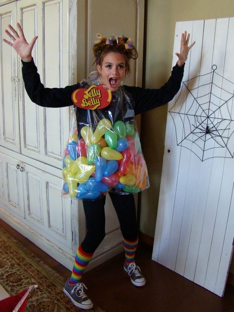 Check some great ideas for #homemade #costumes, like this one - a bag of jellybeans! (To be used for Savvy mom) Jolly Rancher Costume, Costumes Faciles, Diy Fantasia, Mom Halloween Costumes, Meme Costume, Creative Halloween Costumes Diy, Kostuum Halloween, Kostum Halloween, Mom Costumes