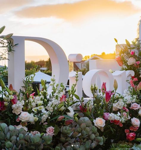 Dior Event Decoration, Dior Pop Up, Dior Backdrop, Beauty Event Ideas, Launch Party Ideas Decor, Perfume Launch Event, Skincare Event, Influencer Events, Launch Event Ideas