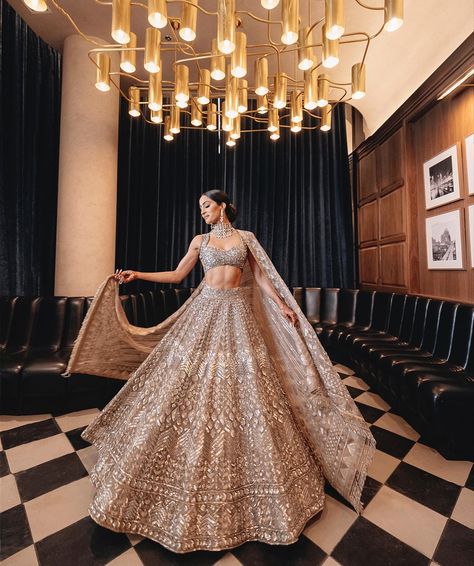 Sangeet Outfit Bridal, Indian Reception Outfit, Golden Lehenga, Latest Bridal Lehenga Designs, Engagement Dress For Bride, Engagement Lehenga, Sangeet Outfit, Reception Lehenga, Latest Bridal Lehenga