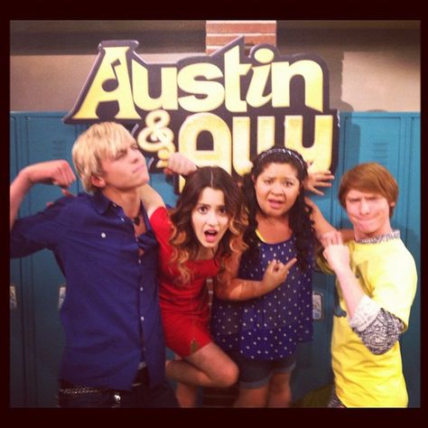 Old Disney, Laura Marano, Raini Rodriguez, Austin Moon, Disney Channel Shows, Kids Tv Shows, Austin And Ally, Disney Shows, Disney Stars