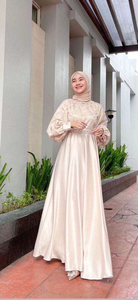 Model Baju Bridesmaid Hijab, Baju Bridesmaid Hijab, Dress Brokat Muslim, Model Baju Bridesmaid, Baju Pengapit, Dress Tile, Model Dress Kebaya, Dress Brokat Modern, Dress Muslim Modern