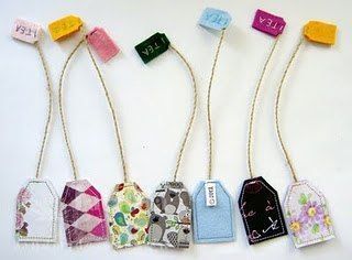 DIY Tea Bag Bookmarks made out of scrap fabric and other beginner sewing projects that will help you use up those scraps and make room for more fabric in your stash. #sewing Diy Marque Page, Diy Tea Bags, Tea Diy, Diy Bookmarks, Scrap Fabric, Beginner Sewing Projects Easy, How To Make Bookmarks, Leftover Fabric, Fabric Projects