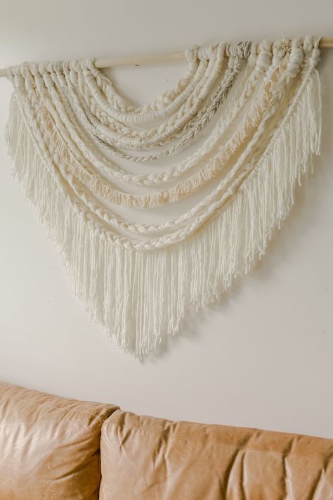 Hantverk Diy, Hanging Diy, Yarn Wall Art, Macrame Wall Hanging Diy, Yarn Wall Hanging, Wall Hanging Diy, Macrame Ideas, Beautiful Mess, Boho Diy