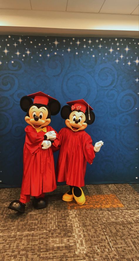 Disney University, Dcp Room Decor, Disney College Program Aesthetic, Mortimer Mouse, Working At Disney, Disney Internship, Disney Dorm, Dream Bored, Disneyland Photography