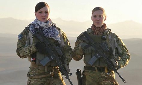 Exclusive: Woman makes history by becoming the first to graduate modern Special Forces training | SOFREP Special Forces Training, Soldier Love, Chris Kyle, Combat Arms, Army Rangers, Staff Sergeant, Green Beret, Special Ops, Female Soldier