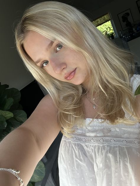 Blonde Scandinavian girl 💗- Scandic style, silver jewellery, summer vibes, OOTD, outfit inspo, hair inspo, clean girl makeup Bonito, Blonde With Silver Jewelry, Pale Blonde Girl, Scandinavian Blonde Hair, Blonde Faceclaim, Scandinavian Makeup, Blonde Face Claim, Scandinavian Hair, Hair Inspo Blonde