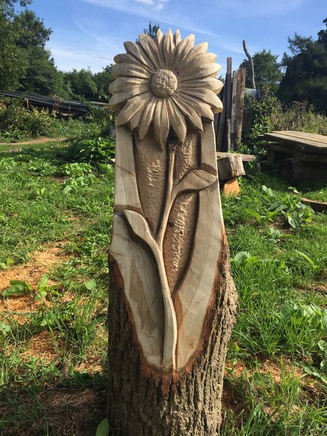 Garden Design Aesthetic, Animals Crafts With Log, Carved Tree Stump, Chainsaw Carving Patterns, Chainsaw Sculpture, Chainsaw Wood Carving, Log Planter, Simple Wood Carving, Bear Carving