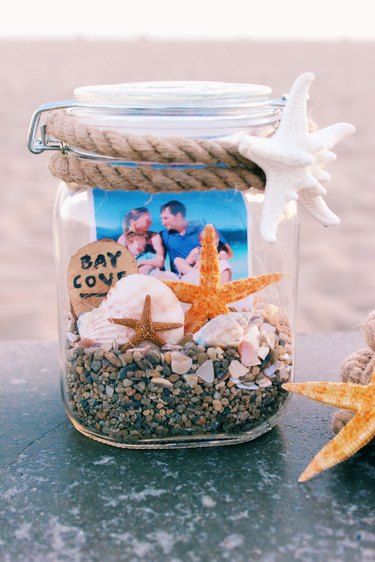 Mason Jar Projects, Jars Gift Ideas, Beach Memory Jars, Beach Jar, Pinecone Crafts Kids, Jar Projects, Memory Jars, Fun Summer Crafts, Memory Jar