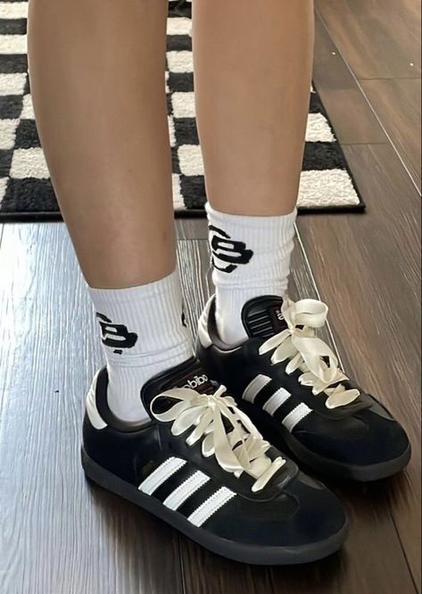 Pretty Shoes Sneakers, Dr Shoes, Shoe Wishlist, Stil Inspiration, Rory Gilmore, Shoe Inspo, Hype Shoes, Aesthetic Shoes, Swag Shoes