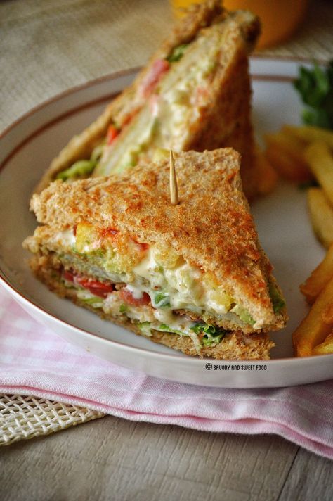 Chicken Club Sandwich, Club Sandwich Chicken, Club Sandwich Recipes, Chicken Club, Club Sandwich, Burgers Sandwiches, Delicious Sandwiches, Best Sandwich, Lunch Menu