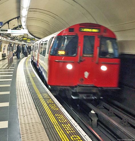 London Underground Train, Tube Map, London Underground Tube, Tube Train, Underground Tube, Station Map, London Bucket List, Train Platform, Itinerary Planner